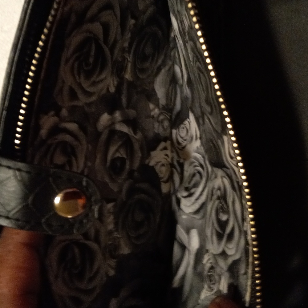 Womens Adrienne vittadini studio wallet black wristlet wallet flowered interior - Picture 7 of 8